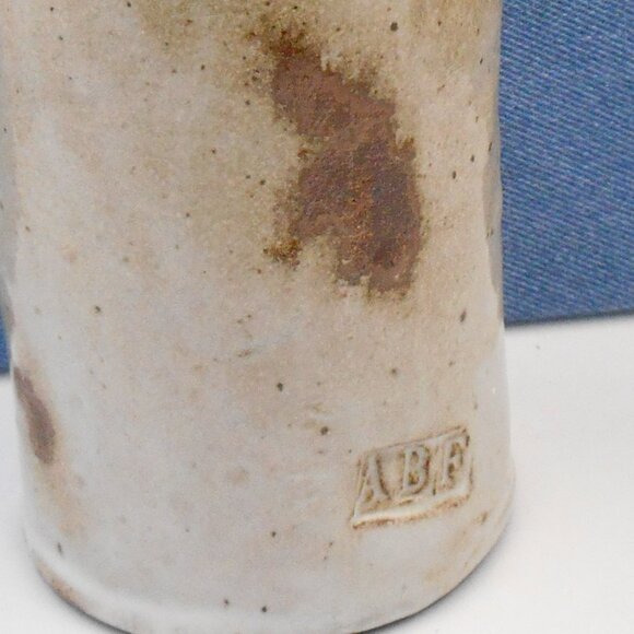 LUMIMARY ANGEL CANDLE HOLDER CERAMIC STUDIO POTTERY CYLINDRICAL OFF-WHITE HANDMA - Picture 4 of 11